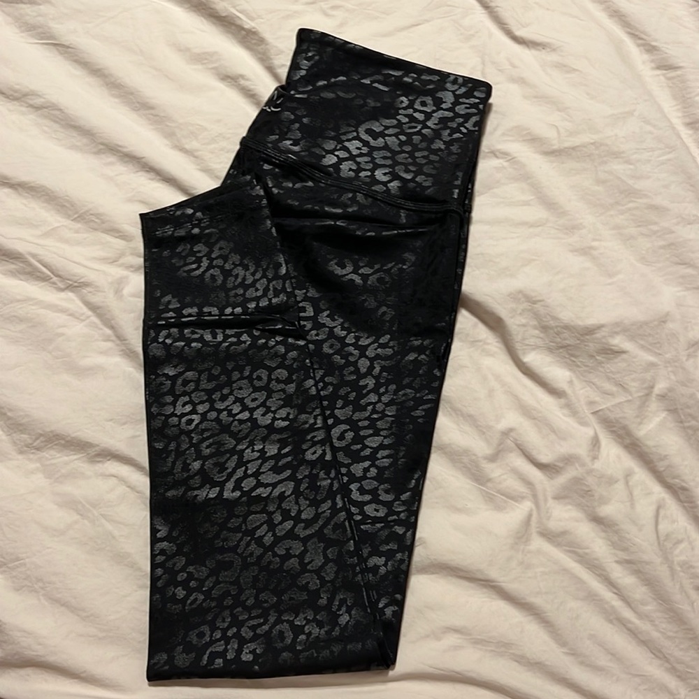 Beyond Yoga Black Shiny Leopard leggings
